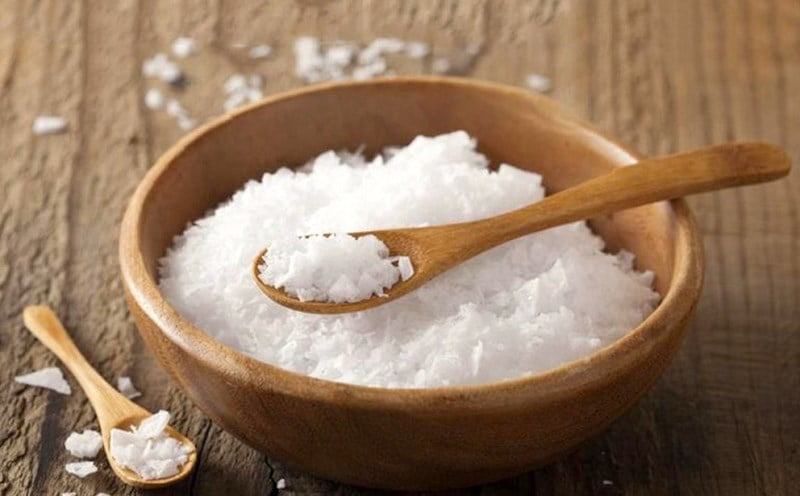 Người đau xương khớp không nên ăn muối nhiều